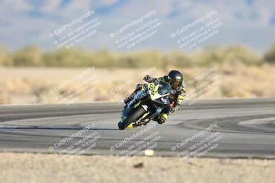 media/Dec-07-2025-CVMA (Sun) [[3e7d2de5dc]]/Race 18-Formula Twins-Formula 40 UL/